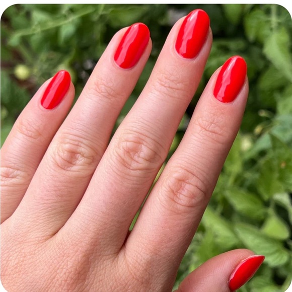 Olive & June Polish ‘Kiss Cam’ Cranberry Red Lipstick NEW - Picture 5 of 5